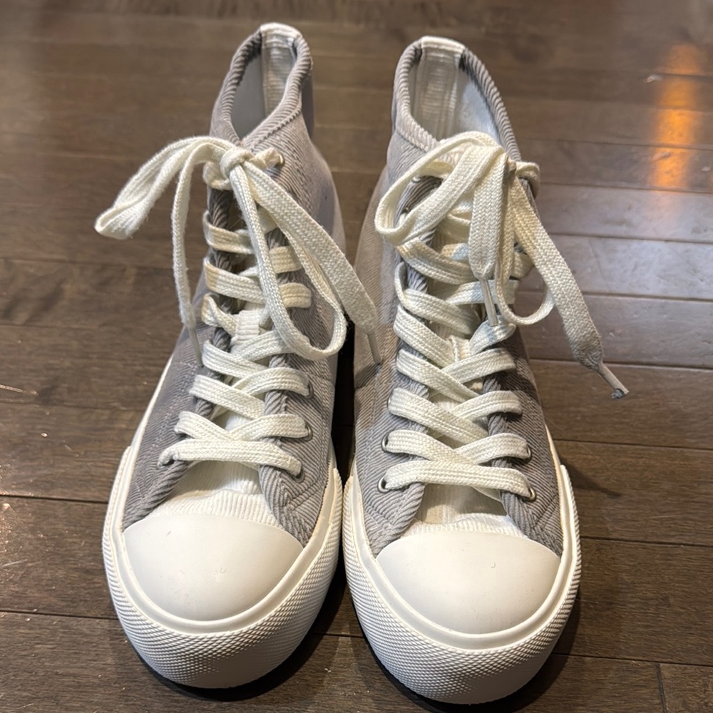 American Eagle Women’s Two Toned Grey High Top Shoes, Size 6.5